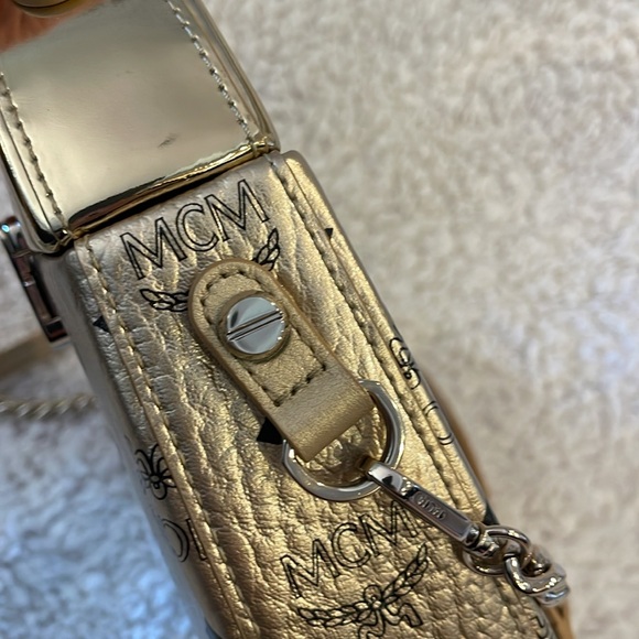 MCM Stark Pushlock Cluth in Visetos - Picture 8 of 9